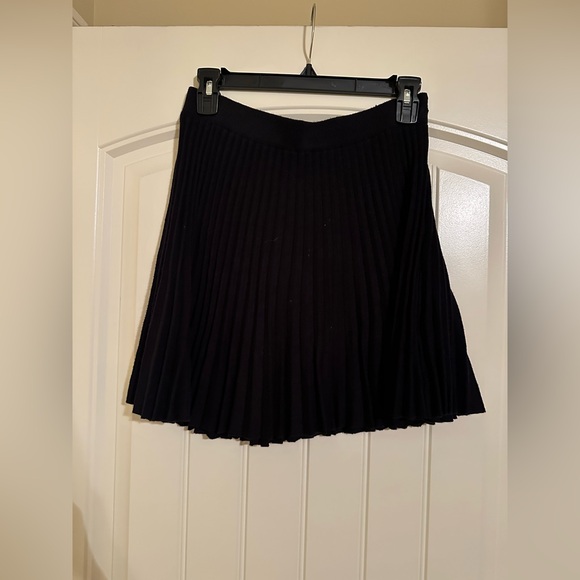 Black skirt - Picture 1 of 3